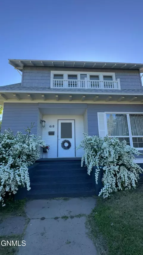 618 4th Ave SE, Jamestown, ND 58401