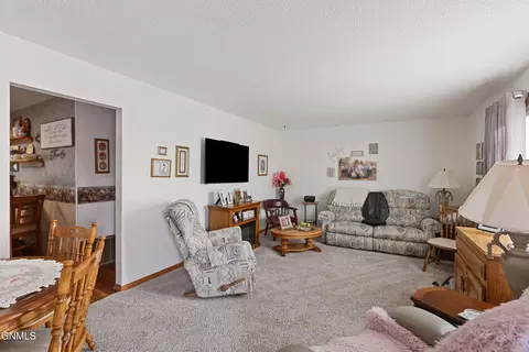 1509 7th Ave W, Williston, ND 58801 photo 4