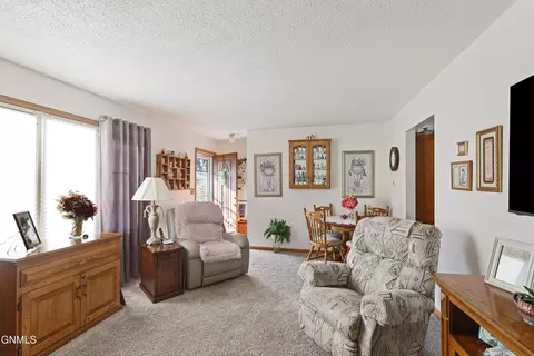 1509 7th Ave W, Williston, ND 58801 photo 6