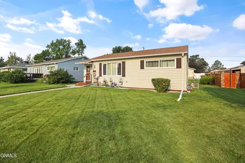 1509 7th Ave W, Williston, ND 58801 photo 2