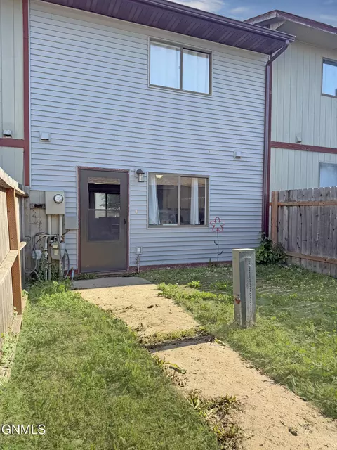 1726 30th St W, Williston, ND 58801 photo 23