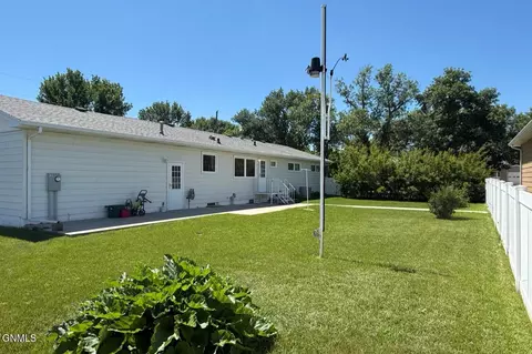 203 20th St E, Williston, ND 58801 photo 52