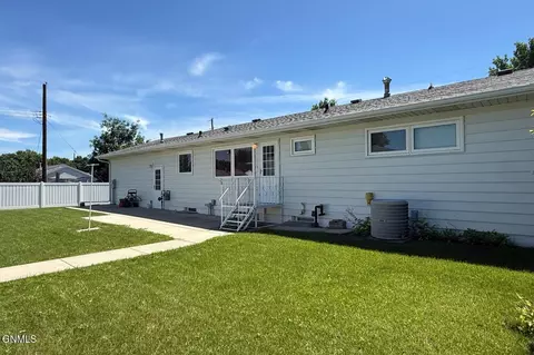 203 20th St E, Williston, ND 58801 photo 56