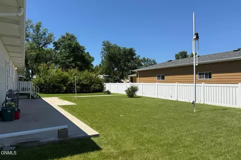 203 20th St E, Williston, ND 58801 photo 49