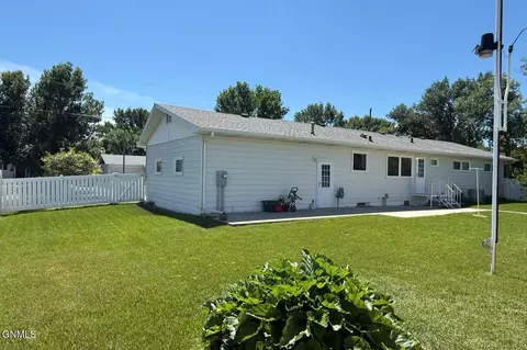 203 20th St E, Williston, ND 58801 photo 51