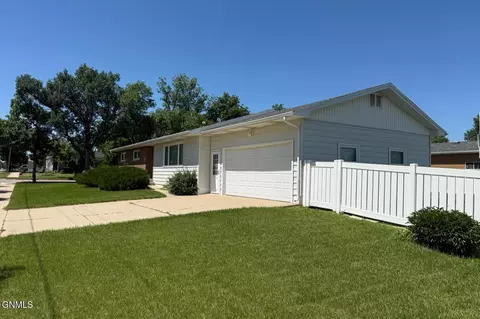 203 20th St E, Williston, ND 58801 photo 59