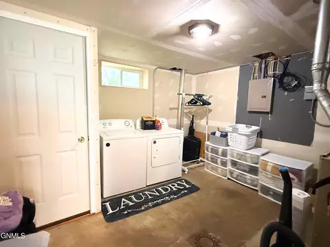 516 University Ave, Williston, ND 58801 photo 8