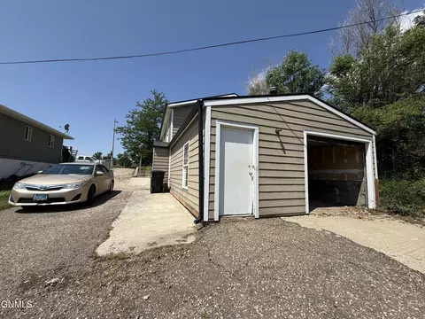 516 University Ave, Williston, ND 58801 photo 10