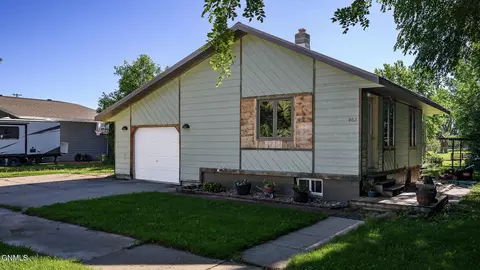 402 4th Ave NW, Hazen, ND 58545