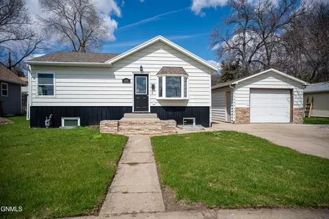 408 Mason Ave, Bismarck, ND 58501