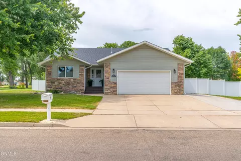 3501 Sandpiper SE, Mandan, ND 58554