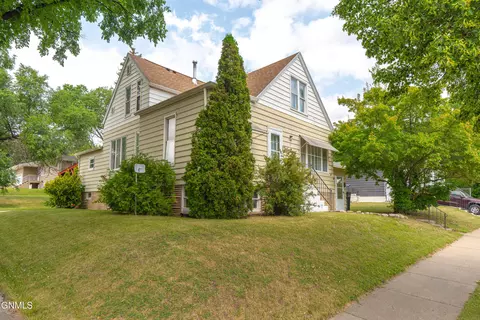 2100 Rosser Ave E, Bismarck, ND 58501 photo 2