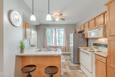 2100 Rosser Ave E, Bismarck, ND 58501 photo 5