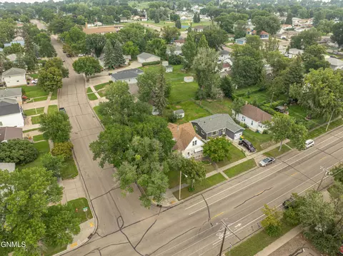 2100 Rosser Ave E, Bismarck, ND 58501 photo 21