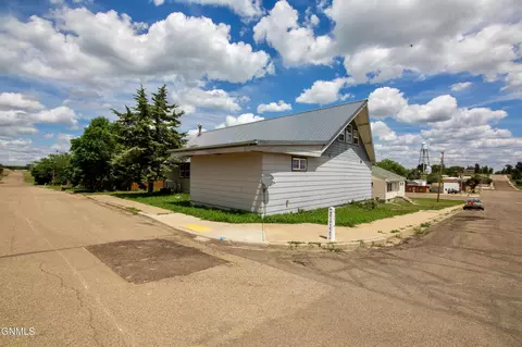 112 Pacific Ave, Mott, ND 58646 photo 2