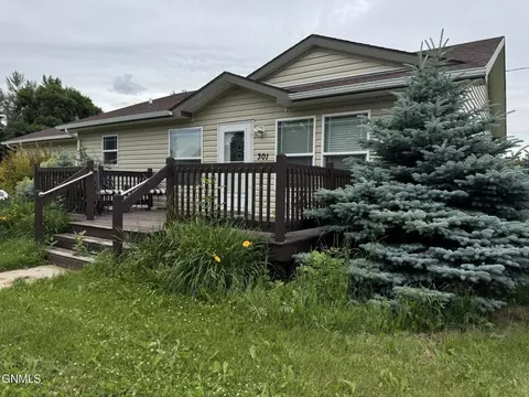 301 1st St NW, Bowbells, ND 58721