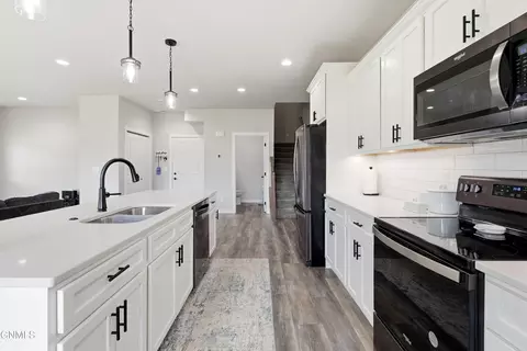 Kitchen - 722 Compass Loop, Bismarck, ND 58504 photo 1 of 2