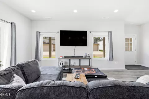 Living - 722 Compass Loop, Bismarck, ND 58504 photo 1 of 1