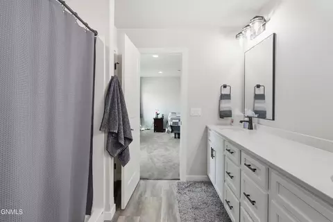 Entry Way - 722 Compass Loop, Bismarck, ND 58504 photo 4 of 4