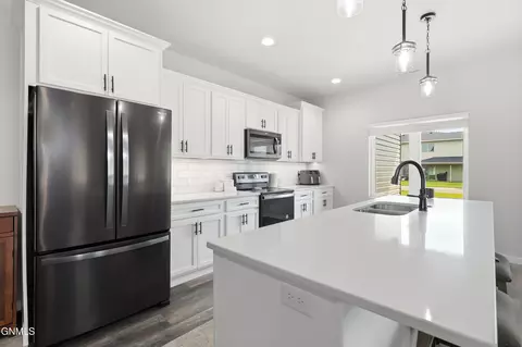 Kitchen - 722 Compass Loop, Bismarck, ND 58504 photo 2 of 2