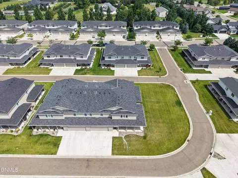 View/Area - 722 Compass Loop, Bismarck, ND 58504 photo 2 of 5