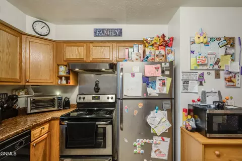 Kitchen - 303 Interstate Ave, Bismarck, ND 58503 photo 6 of 6