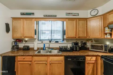 Kitchen - 303 Interstate Ave, Bismarck, ND 58503 photo 5 of 6