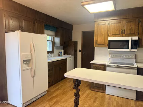 Kitchen - 2013 Assumption Dr, Bismarck, ND 58501 photo 1 of 4