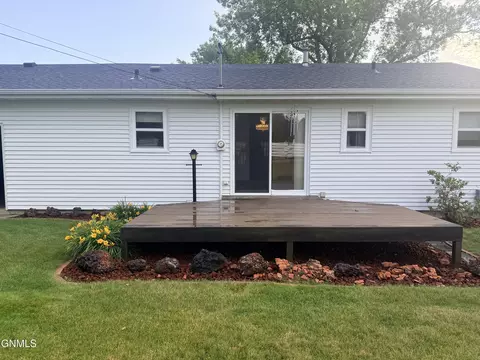 Exterior - 2013 Assumption Dr, Bismarck, ND 58501 photo 5 of 9