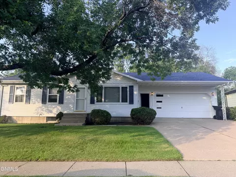 Exterior - 2013 Assumption Dr, Bismarck, ND 58501 photo 2 of 9