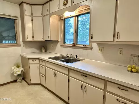 Kitchen - 214 4th Ave E, Turtle Lake, ND 58575 photo 6 of 11