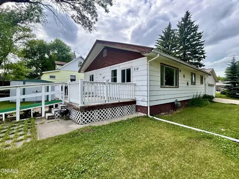 Exterior - 214 4th Ave E, Turtle Lake, ND 58575 photo 2 of 3