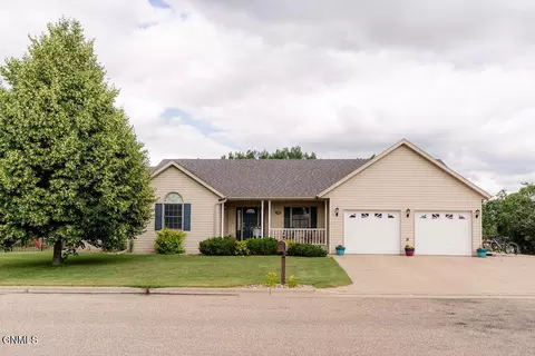 308 25th Ave NE, Jamestown, ND 58401