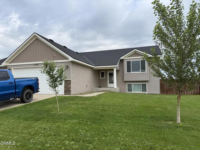 306 27th Ave NE, Watford City, ND 58854