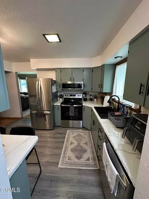 2932 Avenue C E, Bismarck, ND 58501