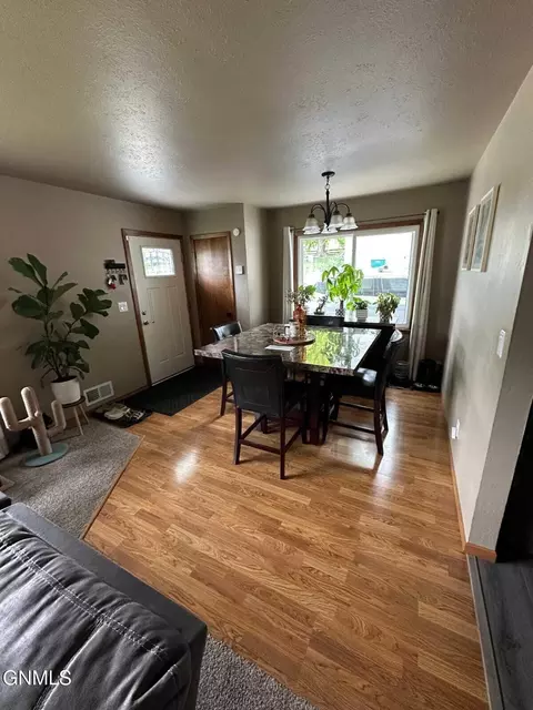 2932 Avenue C E, Bismarck, ND 58501 photo 3