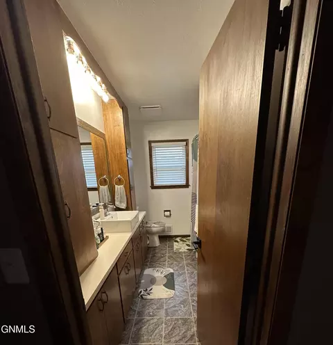 2932 Avenue C E, Bismarck, ND 58501 photo 5
