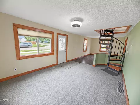 801 Broadway W, Williston, ND 58801 photo 5