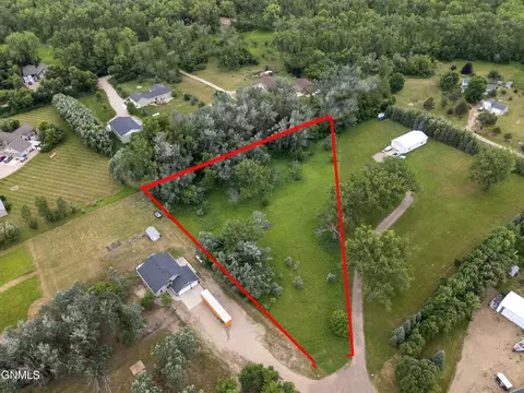 7330 Meledee Pl, Bismarck, ND 58504 photo 2