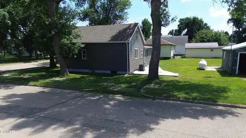 Exterior - 101 3rd Ave SE, Kulm, ND 58456 photo 1 of 5