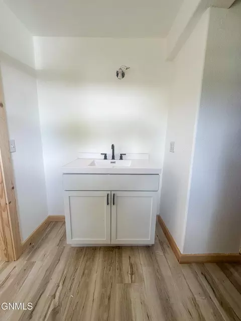 Bath - 101 3rd Ave SE, Kulm, ND 58456 photo 3 of 5