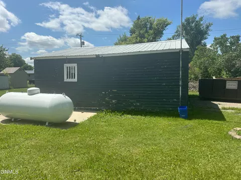 Exterior - 101 3rd Ave SE, Kulm, ND 58456 photo 3 of 5