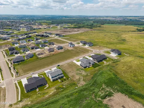 2012 Prairie Hawk Dr, Bismarck, ND 58503 photo 3
