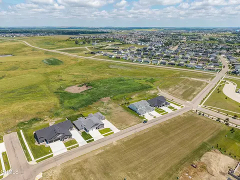 2012 Prairie Hawk Dr, Bismarck, ND 58503 photo 6