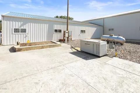 Exterior - 1509 46th St W, Williston, ND 58801 photo 8 of 12