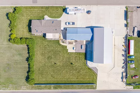 View/Area - 1509 46th St W, Williston, ND 58801 photo 2 of 15