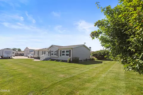 Exterior - 1509 46th St W, Williston, ND 58801 photo 1 of 12