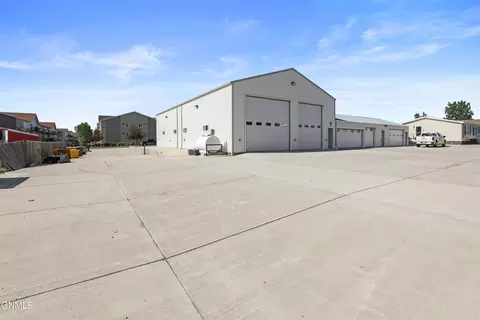Exterior - 1509 46th St W, Williston, ND 58801 photo 11 of 12