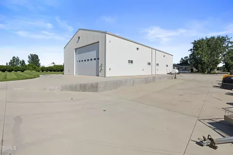 Exterior - 1509 46th St W, Williston, ND 58801 photo 10 of 12