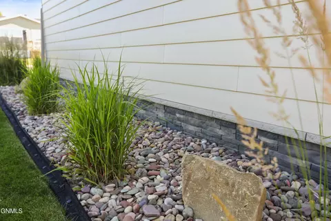 Exterior - 1509 46th St W, Williston, ND 58801 photo 2 of 12